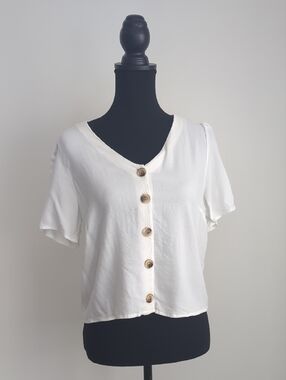 URBAN Romantics Ivory V-Neck Button Front Puff Sleeve Blouse